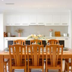 North-West 5Br near Woolworths & Regatta Centre