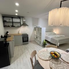 NEW MARI - Cozy Studio Apartment with parking