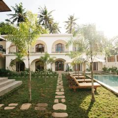 TWINFIN Surf House