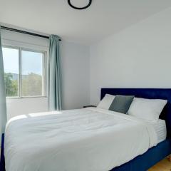 room with shared bathrooms 883 Shefford