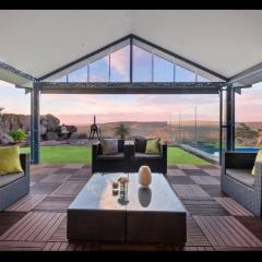 Zig Zag Retreat - Panoramic views, secluded hills nature reserve, infinity pool
