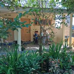 Rumah Kawan Homestay and Trekking