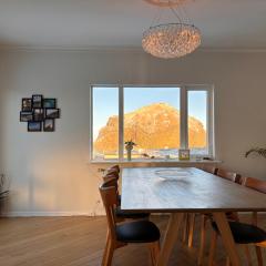 Spacious apartment with a view!