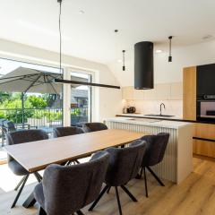 Sunny Green Escape - Apartment with Terrace