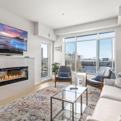 Sidney Sunnyside - Luxurious Seaside Living in Amazing Sidney by Victoria Prime!