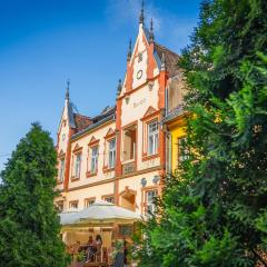 An der Holztreppe