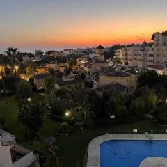 Beautiful 2 beds-near coast with pool & balcony