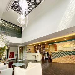 The Grand Lunara Hotel At Srinakarin