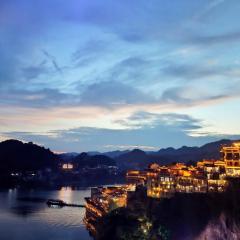 Huazhu Xizhou Impression Inn Furong Town Waterfall Branch