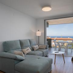 Apartament gran amb vistes al mar, piscina i pàrquing