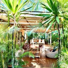 Waka Lodge - House with garden
