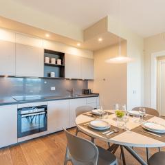 Light Garden-Luxury apartment with private parking