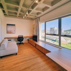 Atrium Studios by Xtay - Moderno, bem localizado e com Wi-Fi rápido