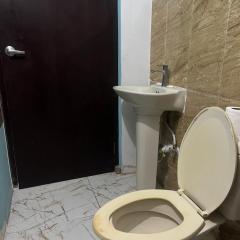 Budget stay, Rich experience