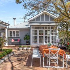 Clinton Charm - Stunning Heritage Home near CBD