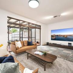 Charming 3BR Cottage with Spacious yard in North Sydney