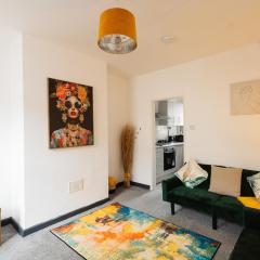 2 Bedroom Home with 6 Separate Beds, a Garden and Free Parking