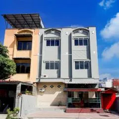 OYO 94652 Waringin Residence