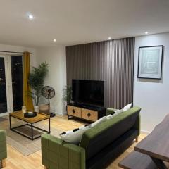 Modern TWO Bedroom Apartment Amazing Views Birmingham City Centre FREE Underground Parking
