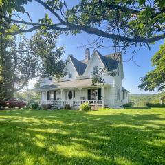 Near Blue Ridge Parkway Galax Home with Mtn Views!