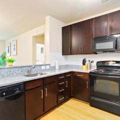 Comfort & Convenience in Trendy Crystal City Loft
