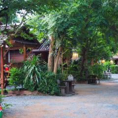 บ้านพัก ญาวีร์ เฮาส์