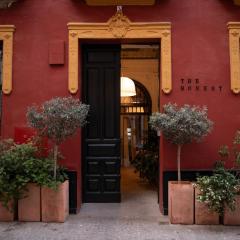The Honest Hotel & Apartments