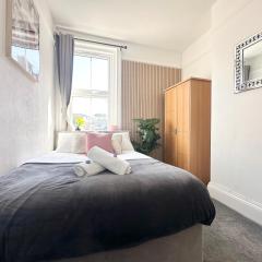 The Bournemouth Hideaway - Beautiful Central flat - 10 mins walk to beach - Brought to you by Coastline Retreats