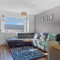 Free Parking - Central - Sleeps 6 - 2 Bedrooms