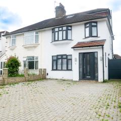 Spacious 6 Bedroom House in Bexleyheath