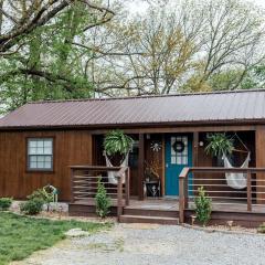 Amazing Cozy Cabin with Fireplace in Marion, Illinois