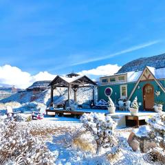 Magical Tiny House with a Hot Tub for Zion National Park Getaways