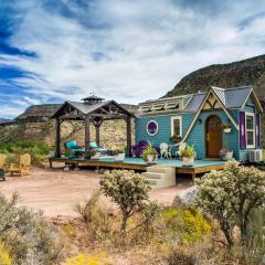 Magical Tiny House with a Hot Tub for Zion National Park Getaways