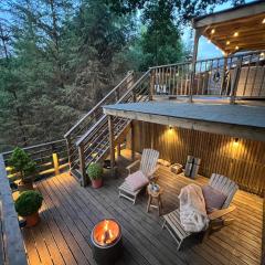 The Pines Treehouse at Treetops Hideouts