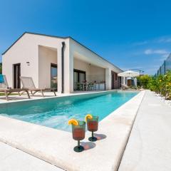 Echo villa, Istra, pool/jacuzzi, BBQ, pet friendly