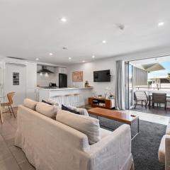 Paihia Waterfront Apartment 2 Bedroom with Pool