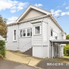 Parnell City Haven Same Price for 1 to 6 Guests Villa with Full Kitchen