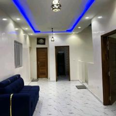 ndiare ndiaye 2 chambres , salon , cour et garage villa