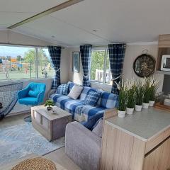 Sea view holiday home with accessible ramp and WiFi