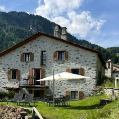 Romantic standalone 5 room cottage in Valposchiavo