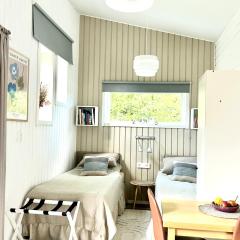 Lilla huset Bed & Breakfast - countryside guesthouse, free parking