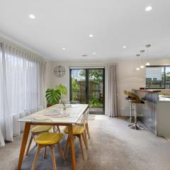 Central Lower Hutt Gem - Steps to Queensgate & Station