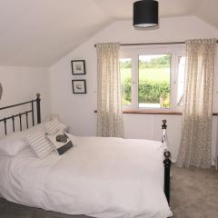 The Garret Studio Apartment,Balcony views & Parking