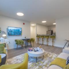 Opulence in Olive 4 bedrooms, 4 baths with 10 beds, Park 2 cars FREE