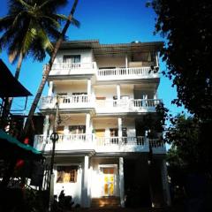 White House Beach Apartments