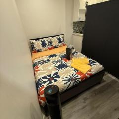 Budget Friendly Partitioned Room at Queen St- Ideal for Solo Travellers