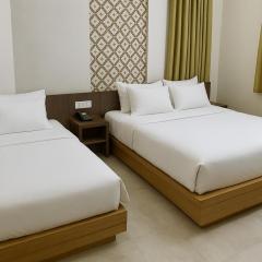 The Sky Comfort Hotel Shreenath - 10 Meters from Shreenathji Temple