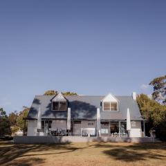 Cliff-Top Retreat Ocean Views