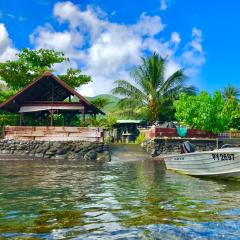 Au bord de l'eau sur Vairao Teahupoo
