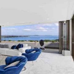 Stylish Penthouse with Views & Jacuzzi